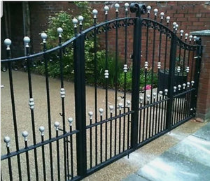 BRAND NEW bi folding curved top Iron Gate with c scrolls bushes and railheads